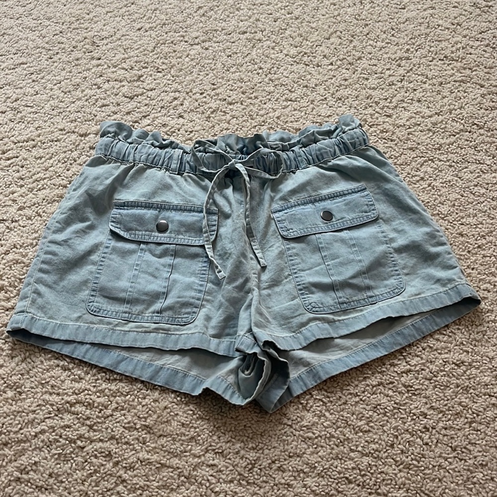 Light wash drawstring shorts from BB Dakota!